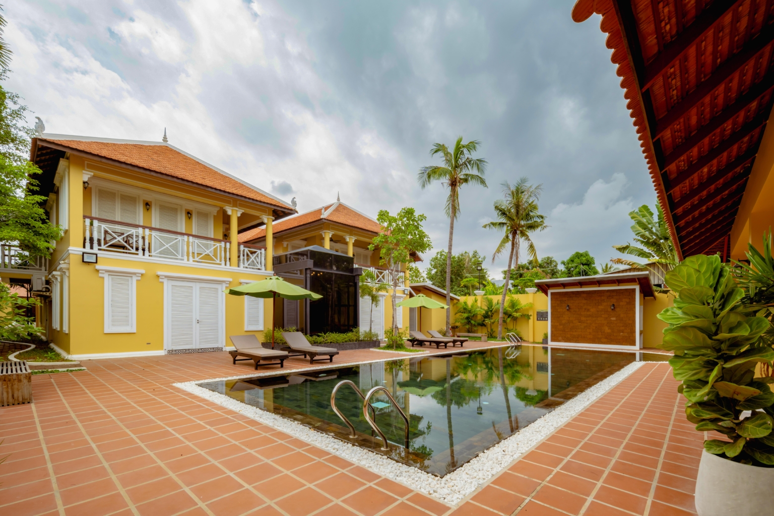 Ptas Songsaa Swimming Pool & Architecture